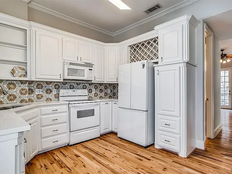 5720 La Vista Dr — Photo 9