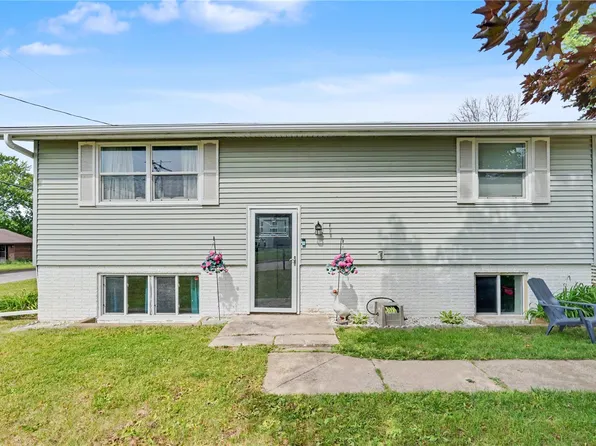 300 Holt St, Anamosa, IA 52205