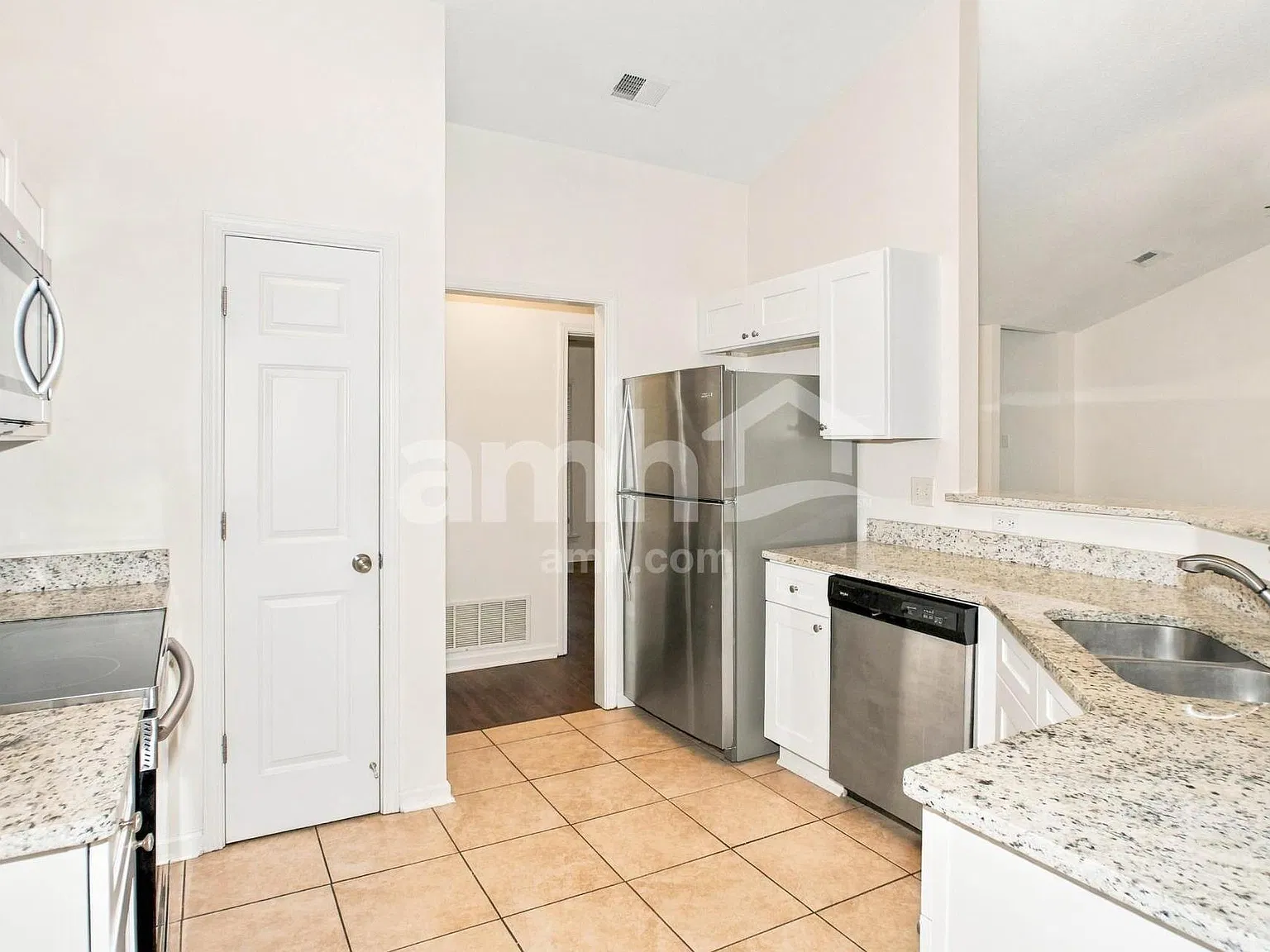 4 bed, 2.0 bath, 1861 sqft, $2,250 — Photo 4