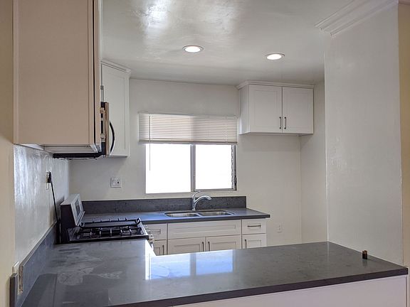 5th image of 6151 Fountain Ave #16