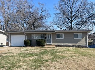 1435 Boulder Dr, Florissant, MO 63031