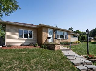 1404 Sherwood Pl, West Bend, WI 53090