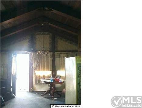 4th image of 806 Lakeside Dr N