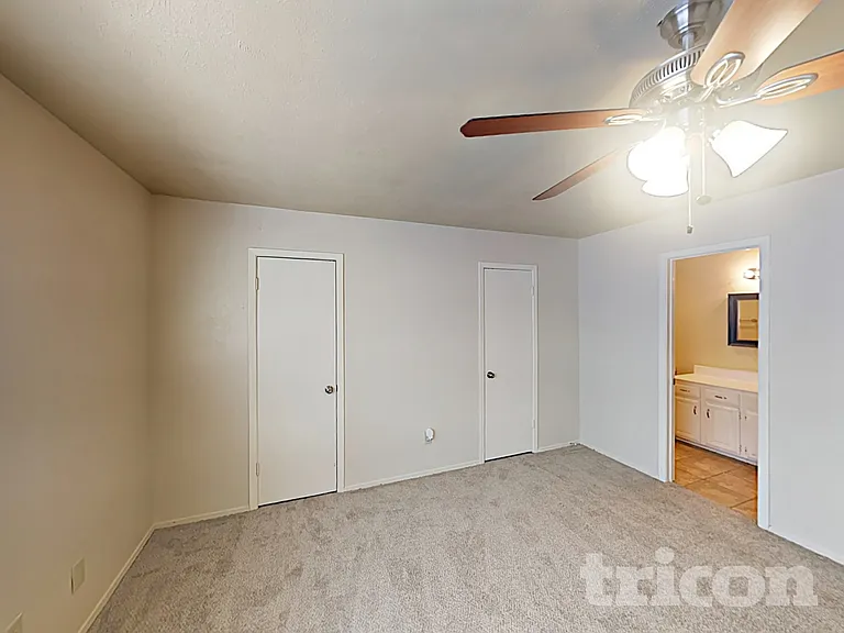 1226 Meadow Creek Dr — Photo 6