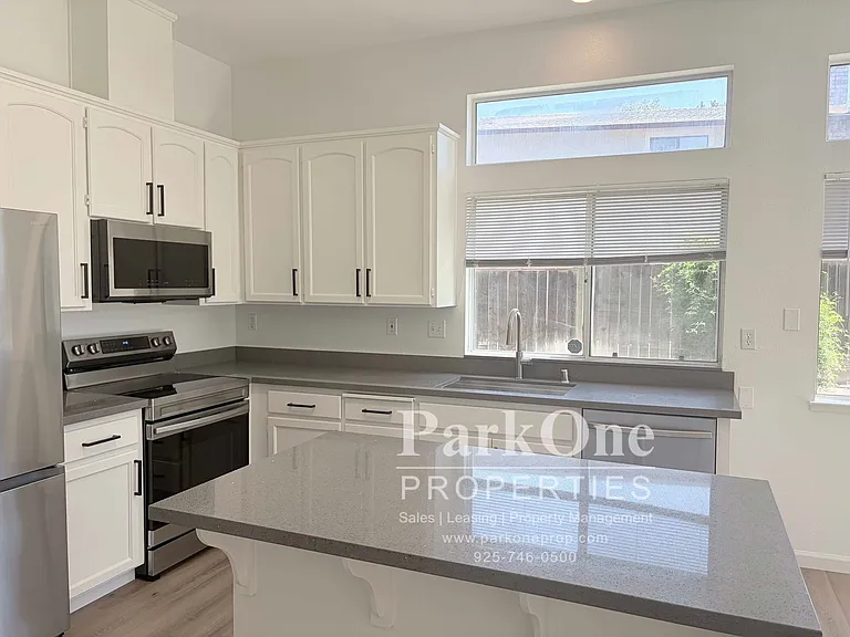 2848 Saint Joseph Dr — Photo 4