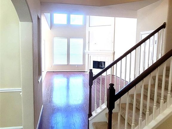 4th image of 6023 Schaumburg Dr