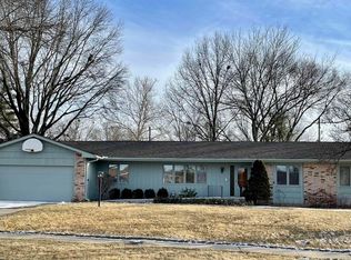 2211 SW 30th St, Topeka, KS 66611