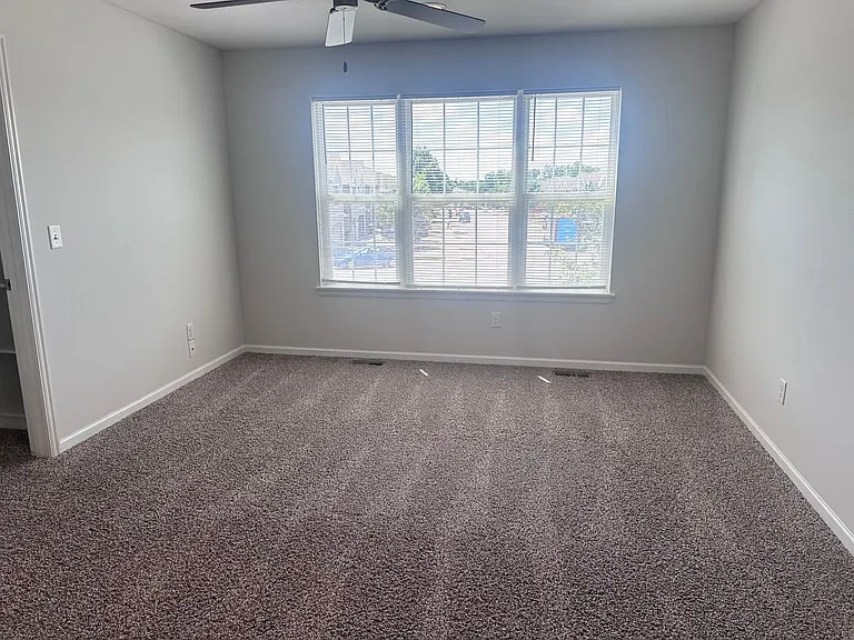 1542 NE Erin Ct — Photo 12