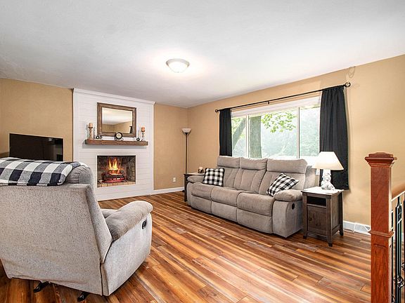 4th image of 21265 Forest Glen Dr