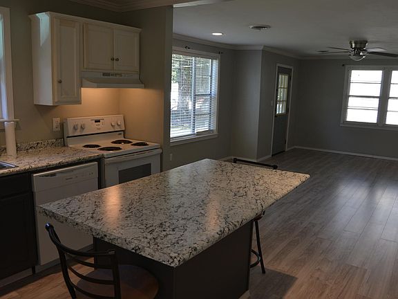 4th image of 1064 Elvis Presley Dr #1064