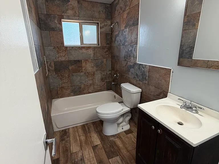 1923 Pine St #1923 — Photo 5