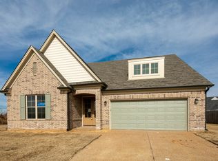25 Chesnut Ridge Dr, Oakland, TN 38060