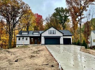 8112 Redfield Ct, Hudsonville, MI 49426