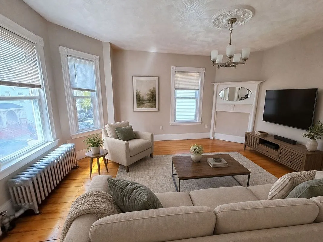 4 bed, 1.0 bath, 1200 sqft, $3,500 — Photo 1