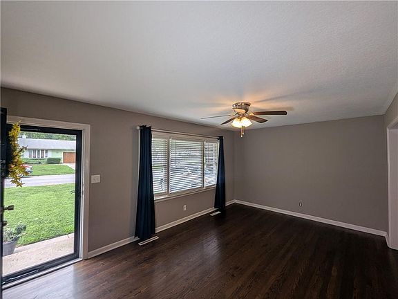 4th image of 9135 Richards Dr