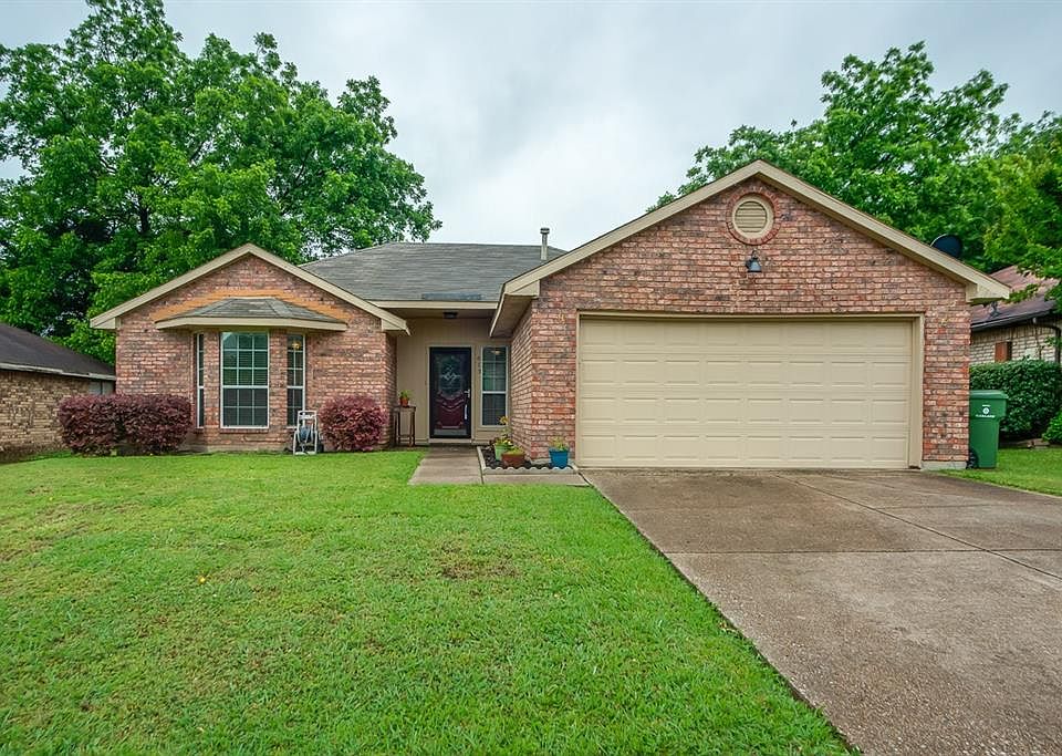 1st image of 613 Thornhill Ln