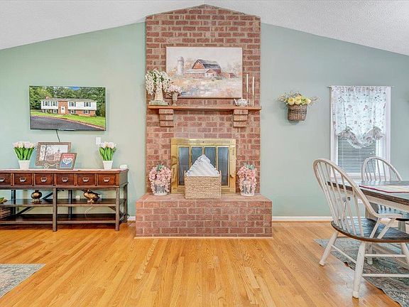4th image of 31 Goldfinch Dr