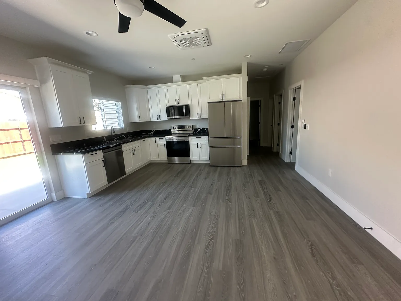 3 bed, 1350 sqft, $3,200 — Photo 2