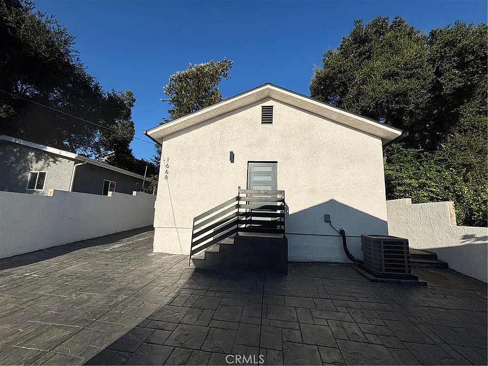 1668 Glen Ave