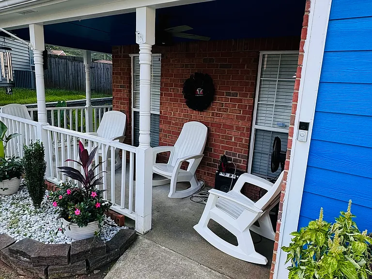 Coszy front porch for your confront