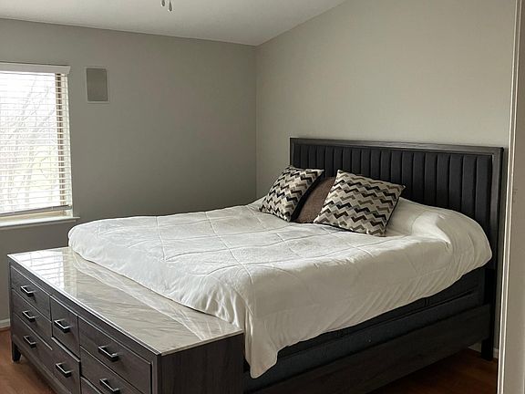 5th image of 7088 Colonial Oaks Dr