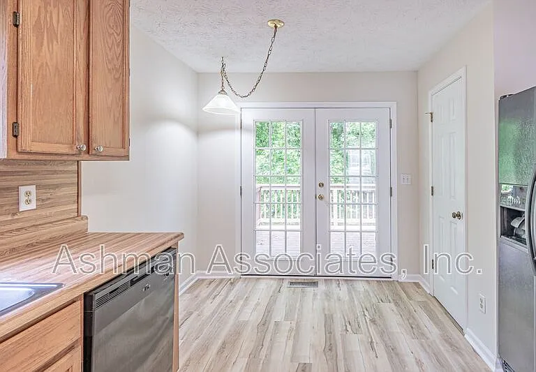 2402 Betsy Ct SW — Photo 19