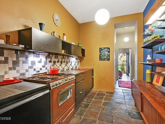 4th image of 535 Kosciuszko St