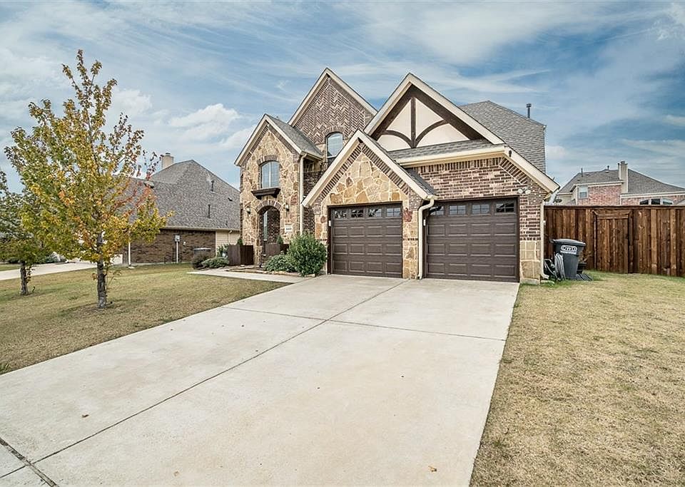 1st image of 2109 Dewsbury Dr