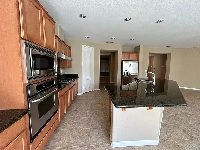 15005 Via Messina Dr — Photo 31