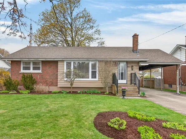 7 Coral Dr, Saint Catharines, ON L2N 3R4