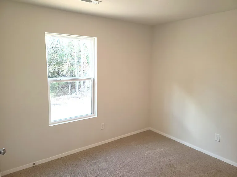 2504 E Illinois Aly — Photo 9