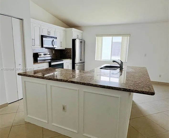 10420 SW 24th Ct — Photo 4