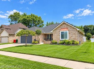 46210 Jackson Dr, Macomb, MI 48044