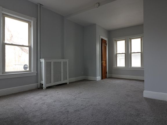 4th image of 141 Lindsey Ave #1