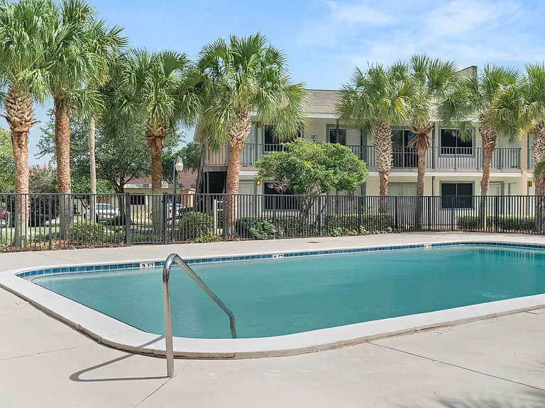 Breeze Apartments — Photo 13