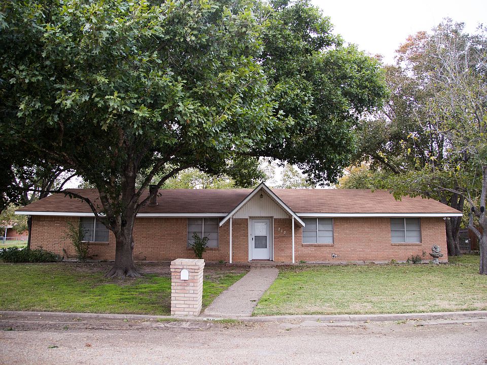 1st image of 713 W Elizabeth Dr