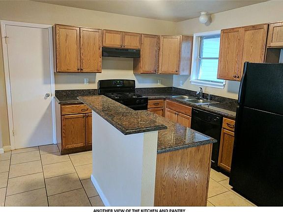 4th image of 801 Jerry Ln