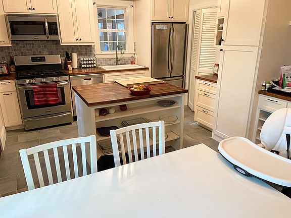 3rd image of 2905 W Linden Ave
