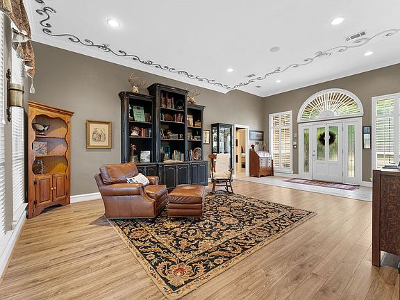 2nd image of 4121 Springfield Ct