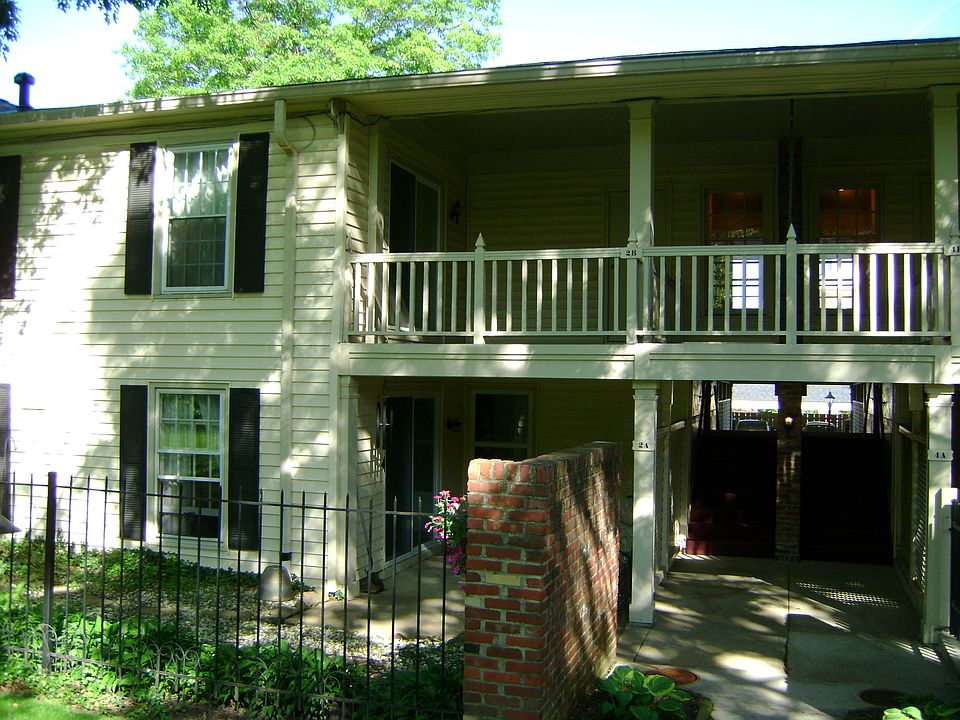 1st image of 25 Berkshire Ct APT 2B