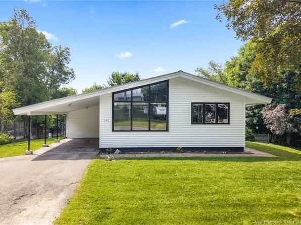141 Saint John St, Woodstock, NB E7M 2T9