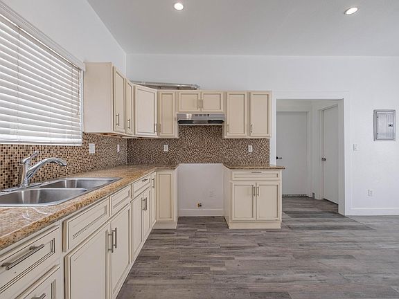 2nd image of 520 W 82nd St #524-1/2