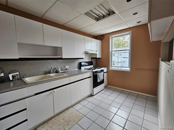 78-52 79 Lane image 11 of 14