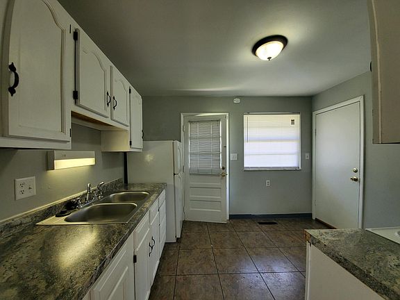 5th image of 484 Pittsfield Dr