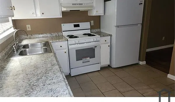 3 bed, 1428 sqft, $1,450 — Photo 2