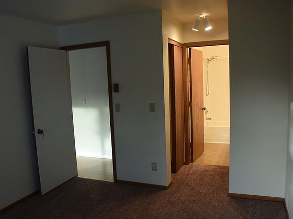4th image of 14182 Pennock Ave #302