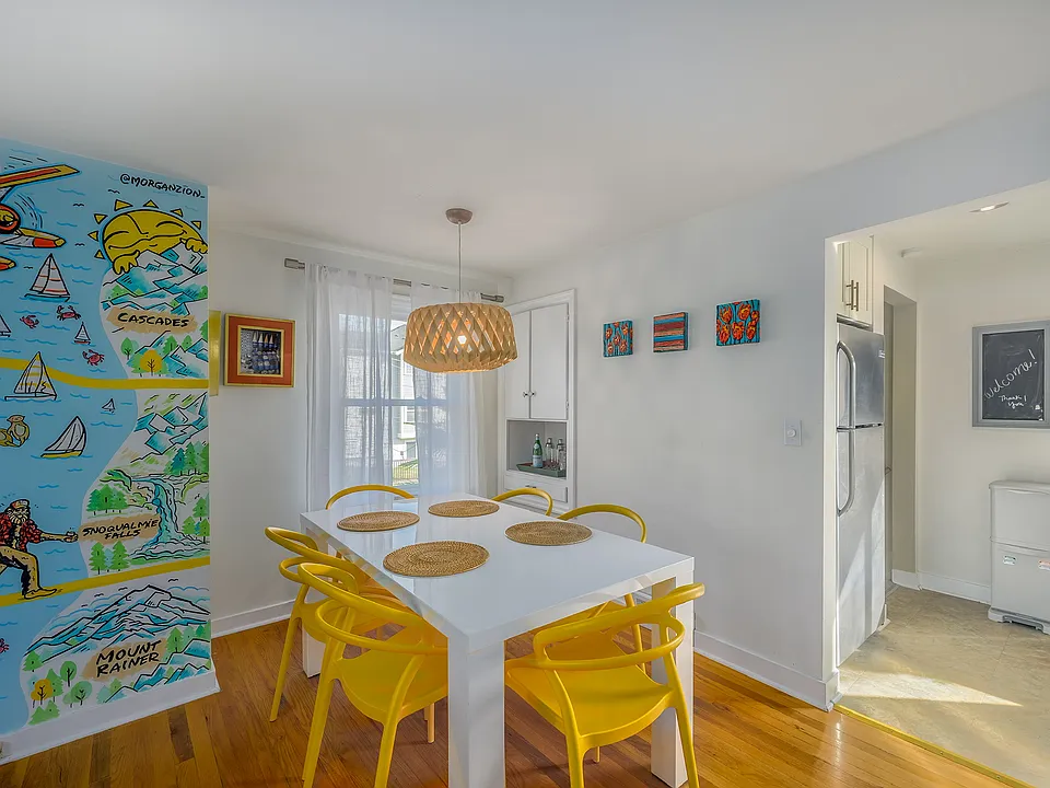 3256 22nd Ave W