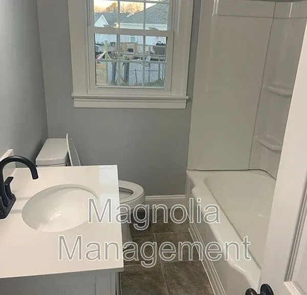 1027 William St — Photo 4