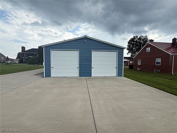 3rd image of 209 Vincent Ln