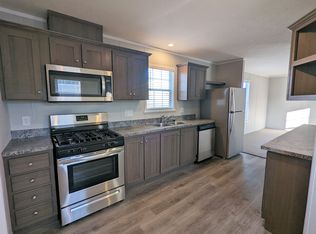 587 Delaware St, Belleville, MI 48111